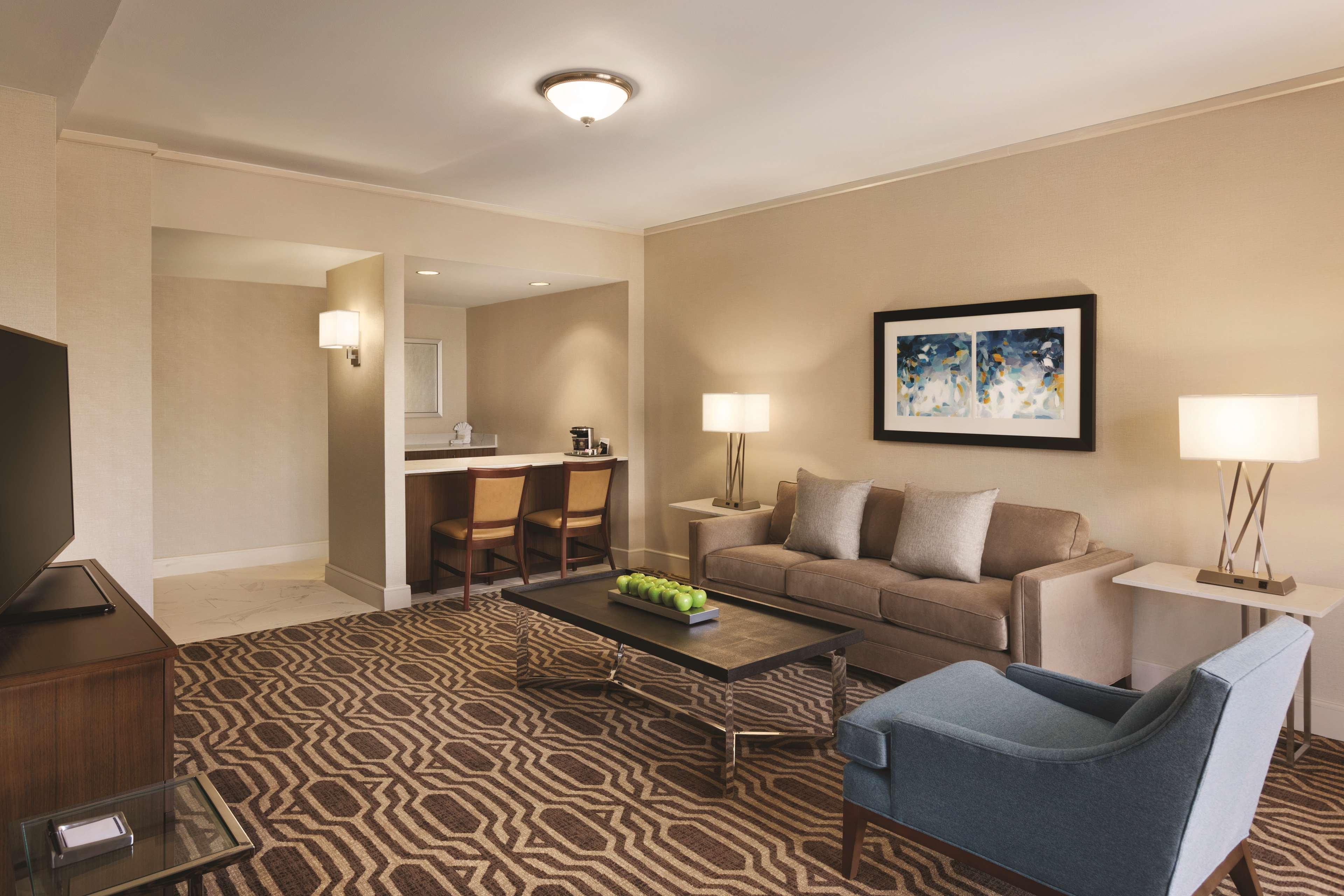 Hilton Boston Dedham Hotel Exterior photo